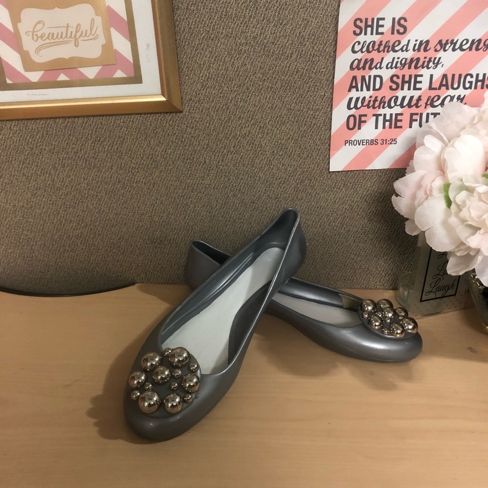 Stuart Weitzman fashionable flats